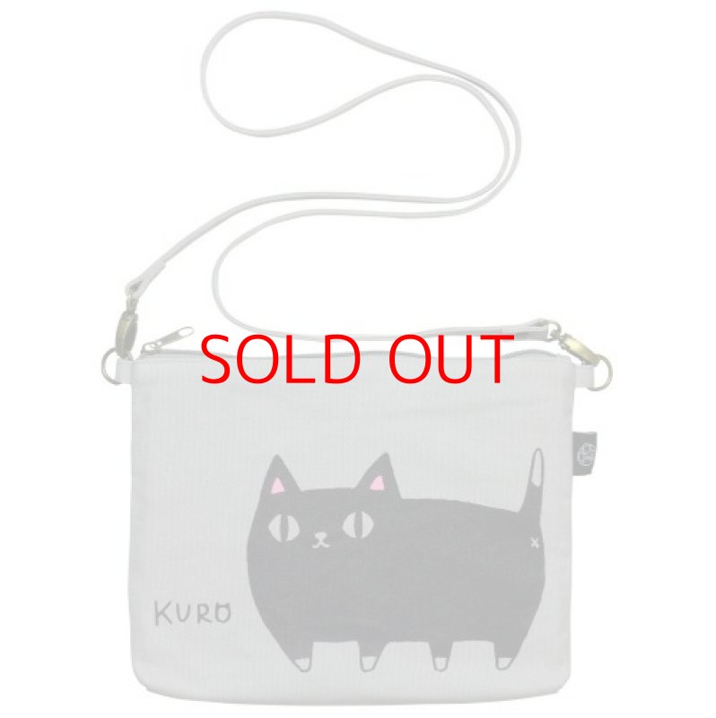 画像1: セラミック藍 にゃん屋 猫3兄弟 サコッシュバッグ kuro 23059 約2.5.5×マチ2.5×20cm、ストラップ約115cm [ B08GLJ2C35 / 4543945230591 / 23059 ] (1)